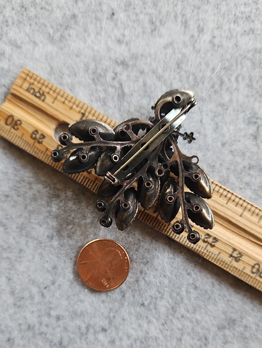 Vintage smoky purple and clear rhinestones japanned floral spray brooch WOW! - Picture 2 of 6
